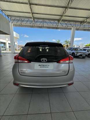 TOYOTA-YARIS-2019