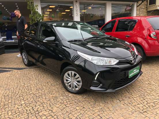 TOYOTA-YARIS-2023