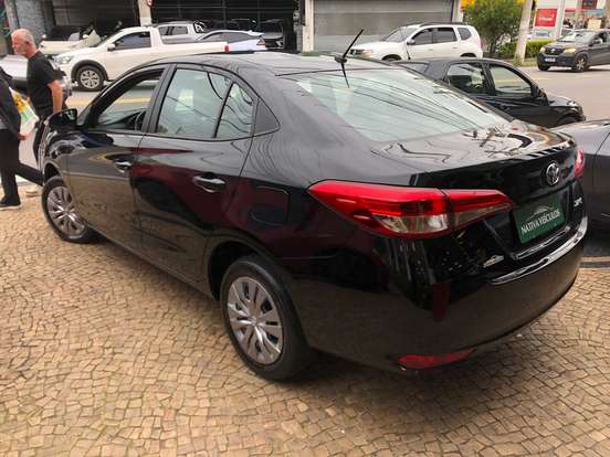 TOYOTA-YARIS-2023