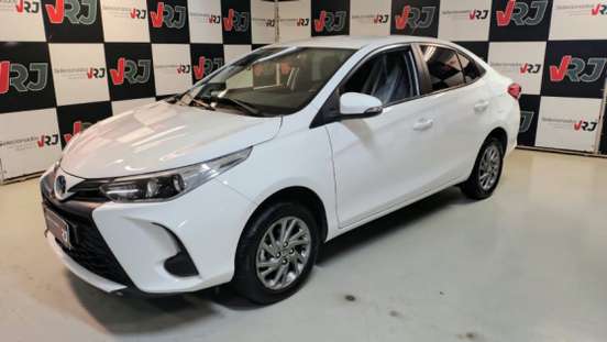 TOYOTA-YARIS-2024
