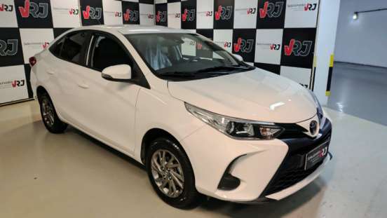 TOYOTA-YARIS-2024