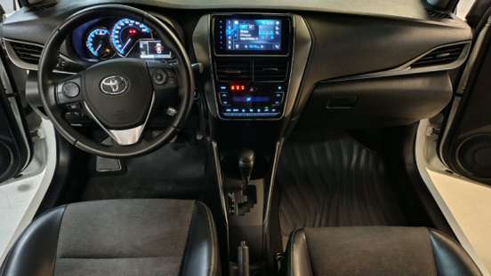 TOYOTA-YARIS-2024