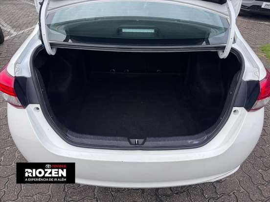 TOYOTA-YARIS-2024
