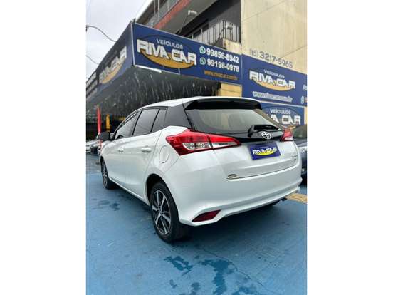 TOYOTA-YARIS-2020