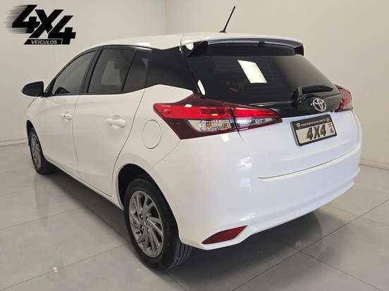 TOYOTA-YARIS-2023