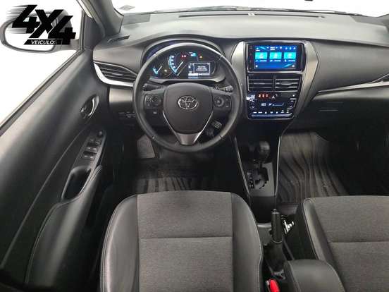 TOYOTA-YARIS-2023