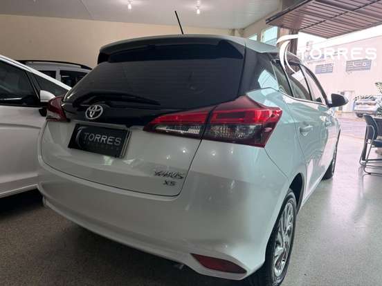TOYOTA-YARIS-2024