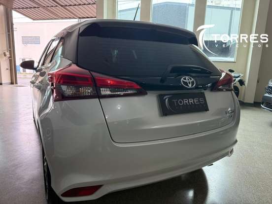 TOYOTA-YARIS-2024
