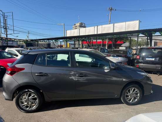 TOYOTA-YARIS-2024