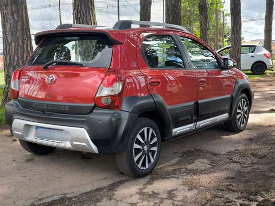 TOYOTA-ETIOS-2014