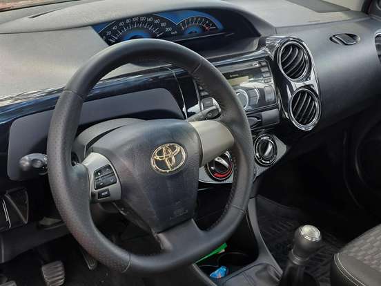 TOYOTA-ETIOS-1.5 XLS 16V FLEX 4P MANUAL TOYOTA-ETIOS-2014