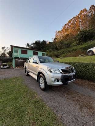 TOYOTA-HILUX-2.7 SRV 4X4 CD 16V FLEX 4P AUTOMÁTICO TOYOTA-HILUX-2012