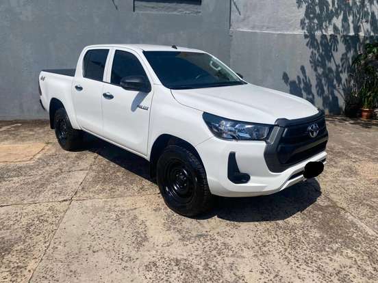 TOYOTA-HILUX-2025