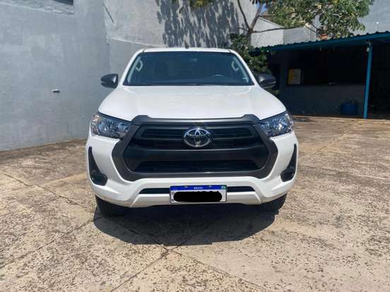 TOYOTA-HILUX-2025