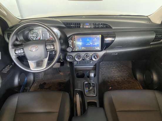 TOYOTA-HILUX-2025