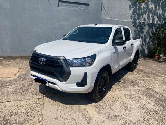 TOYOTA-HILUX-2025