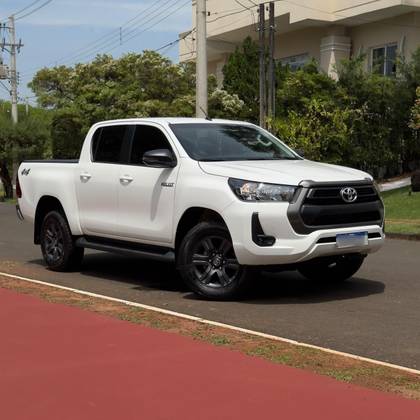 TOYOTA HILUX 2.8 D-4D TURBO DIESEL CD SR 4X4 AUTOMÁTICO