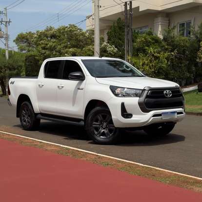 TOYOTA-HILUX-2024