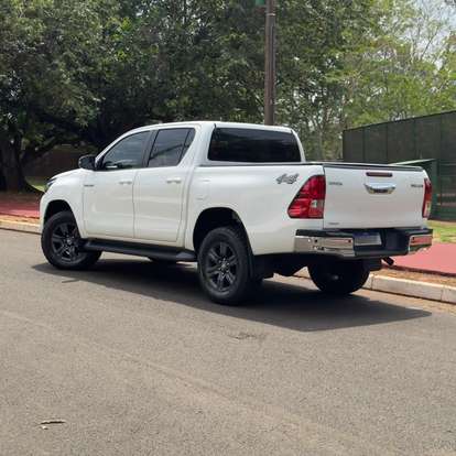 TOYOTA-HILUX-2024