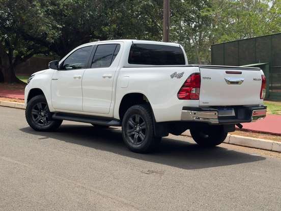 TOYOTA-HILUX-2.8 D-4D TURBO DIESEL CD SR 4X4 AUTOMÁTICO TOYOTA-HILUX-2024