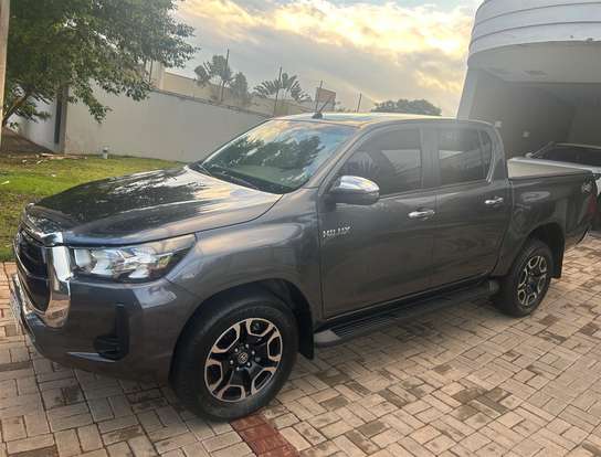 TOYOTA-HILUX-2021