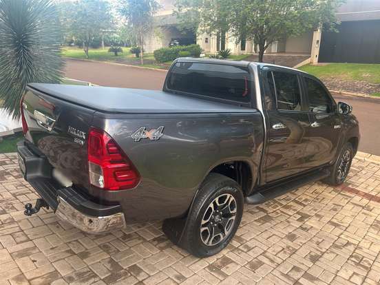 TOYOTA-HILUX-2021