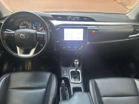 TOYOTA-HILUX-2021