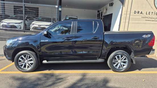 TOYOTA-HILUX-2018