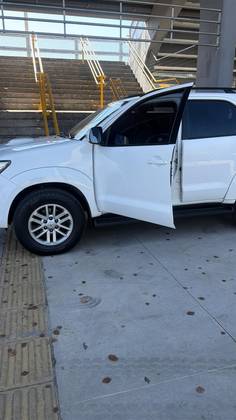 TOYOTA HILUX SW4 3.0 SRV 4X4 7 LUGARES 16V TURBO INTERCOOLER DIESEL 4P AUTOMÁTICO