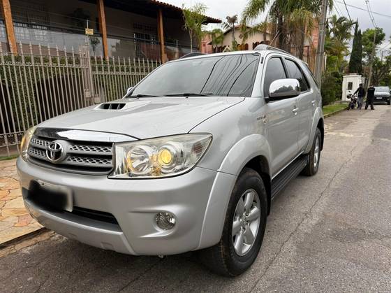 TOYOTA HILUX SW4 3.0 SRV 4X4 7 LUGARES 16V TURBO INTERCOOLER DIESEL 4P AUTOMÁTICO