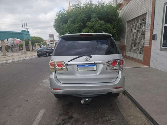 TOYOTA-HILUX SW4-2013
