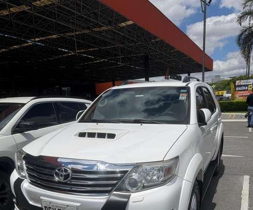 TOYOTA-HILUX SW4-2012