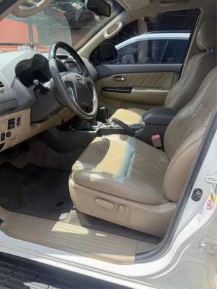 TOYOTA-HILUX SW4-2012