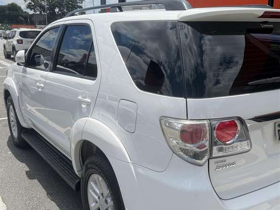 TOYOTA-HILUX SW4-3.0 SRV 4X4 7 LUGARES 16V TURBO INTERCOOLER DIESEL 4P AUTOMÁTICO TOYOTA-HILUX SW4-2012