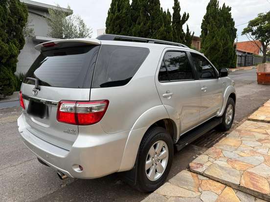 TOYOTA-HILUX SW4-2011