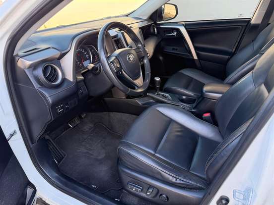 TOYOTA-RAV4-2015