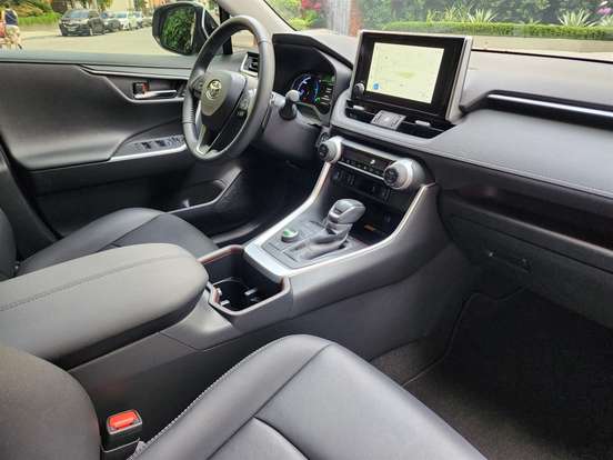TOYOTA-RAV4-2024