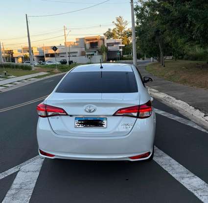 TOYOTA-YARIS-2024