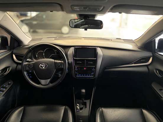 TOYOTA-YARIS-2022