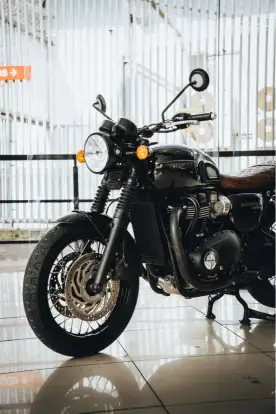 TRIUMPH-BONNEVILLE T120 BLACK 1200-2018