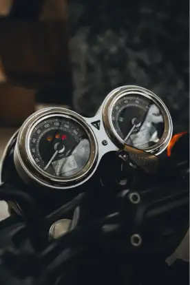 TRIUMPH-BONNEVILLE T120 BLACK 1200-2018
