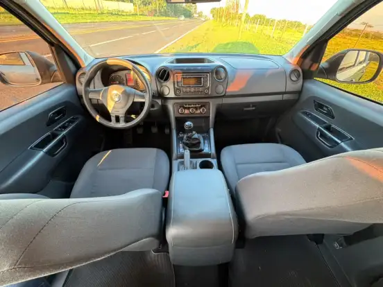 VOLKSWAGEN-AMAROK-2014