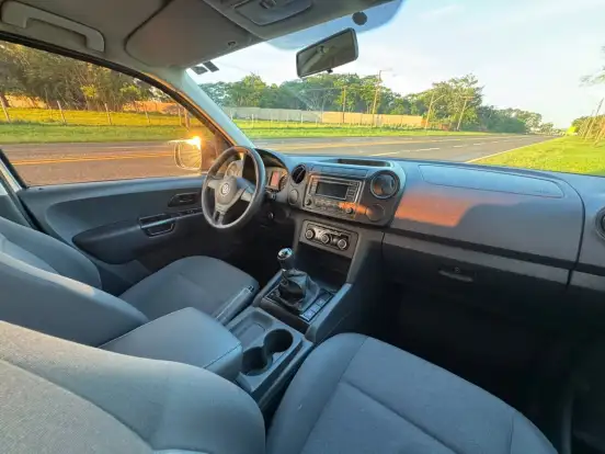 VOLKSWAGEN-AMAROK-2014