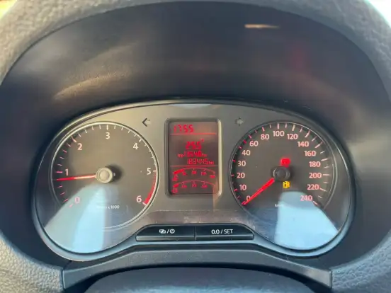 VOLKSWAGEN-AMAROK-2014