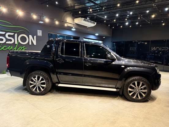 VOLKSWAGEN-AMAROK-2.0 HIGHLINE 4X4 CD 16V TURBO INTERCOOLER DIESEL 4P AUTOMÁTICO VOLKSWAGEN-AMAROK-2017