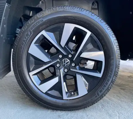 VOLKSWAGEN-AMAROK-2025