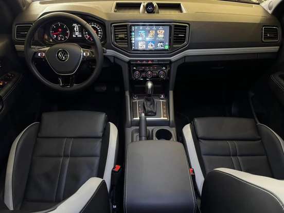 VOLKSWAGEN-AMAROK-2025