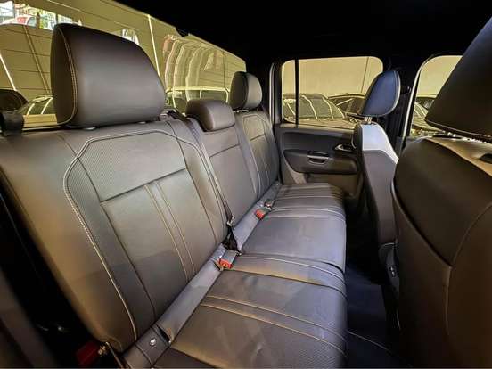 VOLKSWAGEN-AMAROK-2025