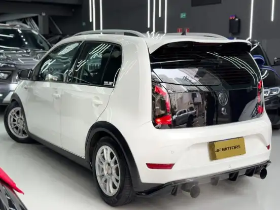 VOLKSWAGEN-CROSS UP-2019