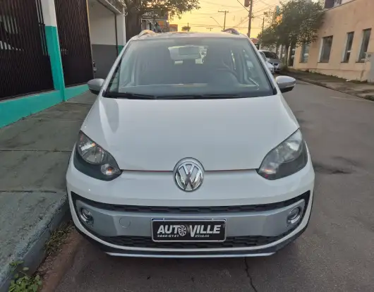 VOLKSWAGEN-CROSS UP-2016